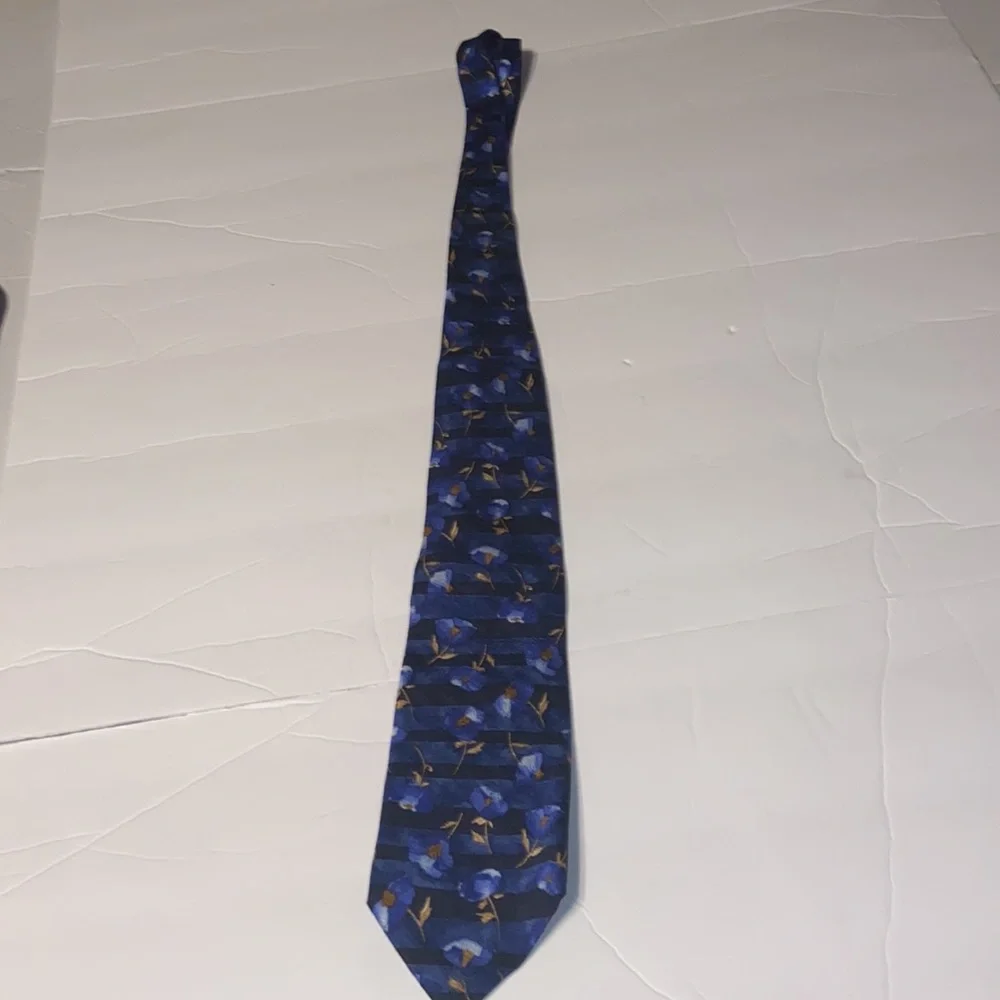 Bolgheri made in Italy 100% silk blue neck tie.